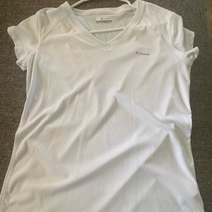 Super cute Womens Columbia white v-neck